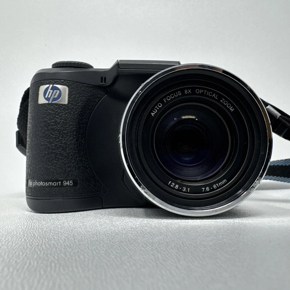 HP PhotoSmart 945 5.3MP Digital Camera 8xOptical Zoom GRLYB-0310 w/ Accessories‎